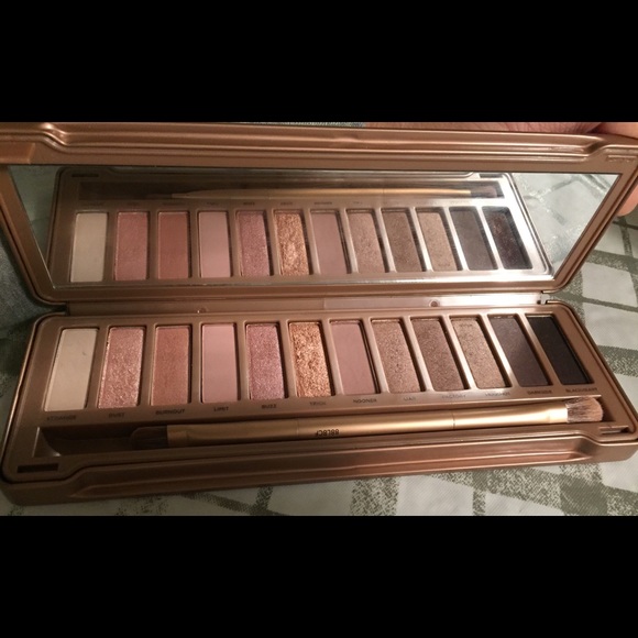 Urban Decay Naked 3 Palette - Picture 3 of 5